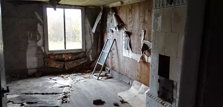 Why Selling a Distressed House Through Traditional Methods Fails in Irvine